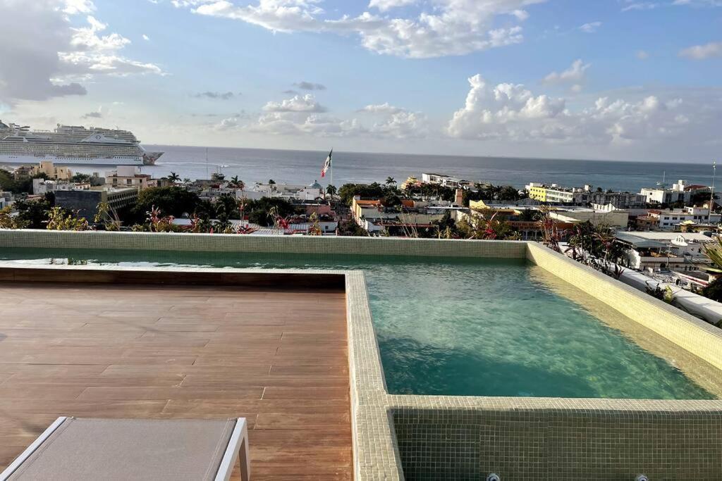 Casa de férias Brand New With Rooftop Pool